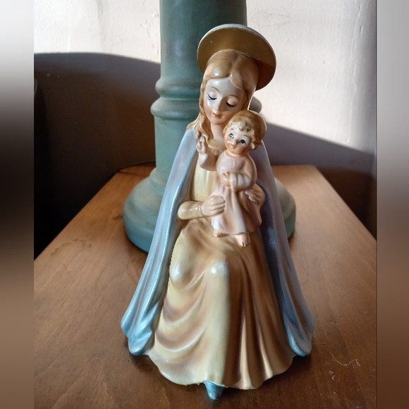 Vintage Mary and baby Jesus windup ceramic Christmas ornament - Picture 3 of 5